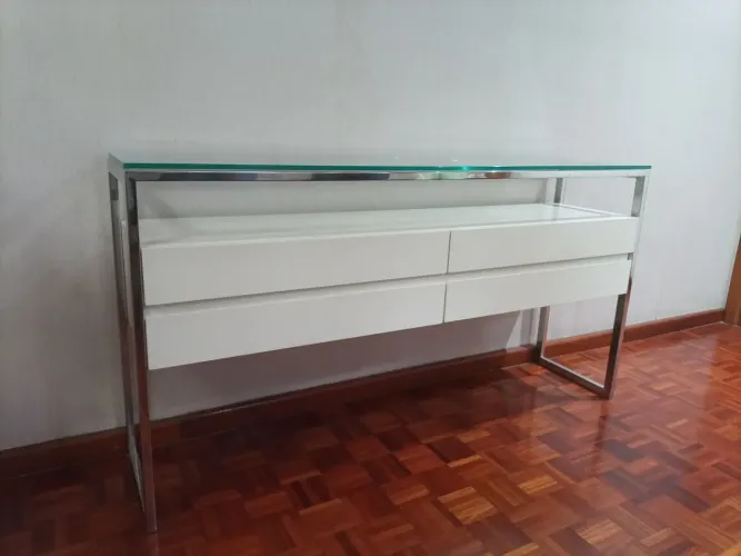 Aparador com 4 Gavetas C1,5 x L35 x A80 com tampo de vidro 