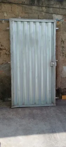 Portão de Aço Galvanizado 1,88 de comp. e  99 cm de largura