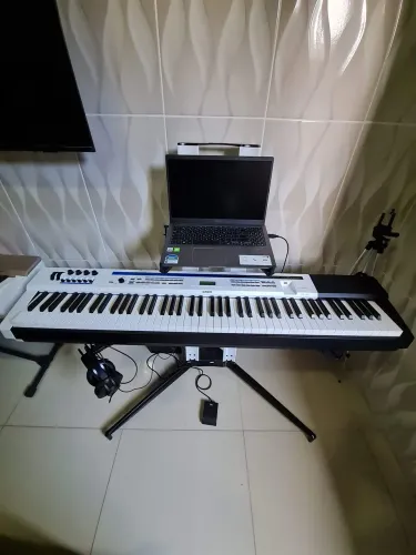 Casio Privia PX-5S + Suporte Stay 3 Bases (suporta 3 teclados)