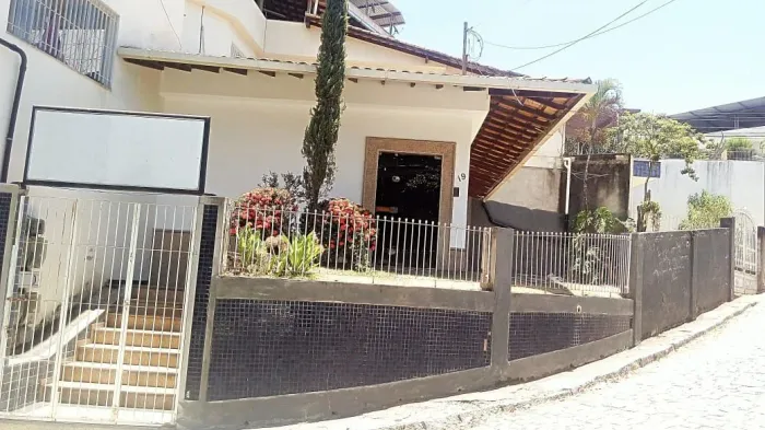 Casa toda em granito, pronta para morar, com quatro pontos de aluguéis independentes
