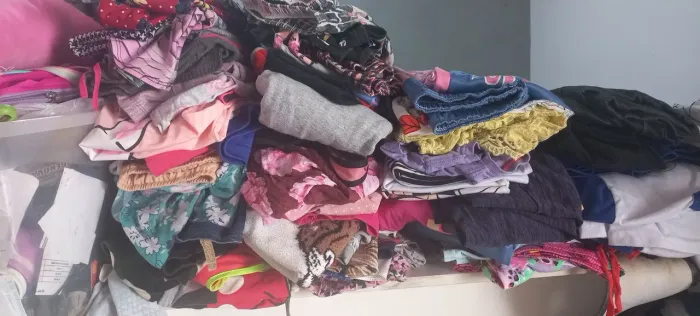 200 peças de roupas infatil tamanhos variados por 100 reais