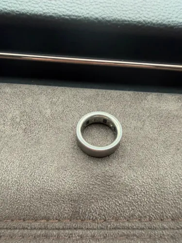 Oura Ring 4, Brushed Silver, tamanho 8, com 07 meses de uso