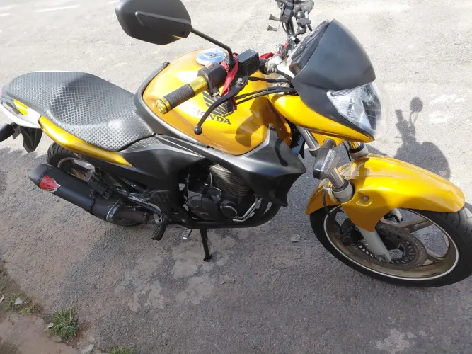 CB300R 2011 dourada pronta para transf.