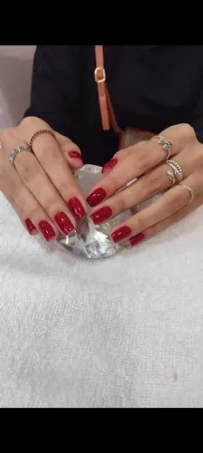 Estou contratando manicure com experiência para salão no sudoeste.