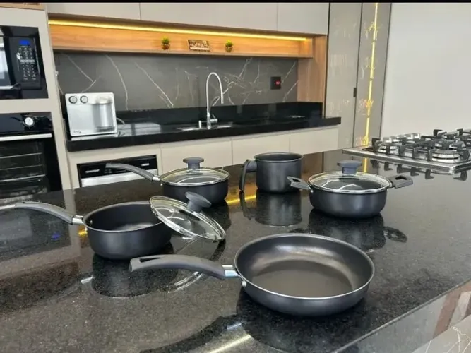 Conjunto de panelas Nova na caixa 
