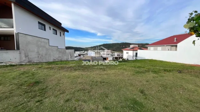 Terreno de 307 m² no Condomínio Cyrela Taubaté | Declive Ideal para Projetos Modernos e Ex