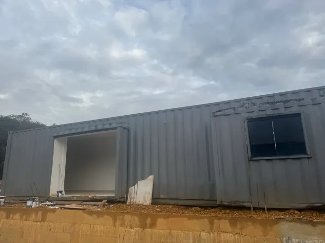 Ótima Casa container barata 12 m. um quarto, ótimo acabamento 