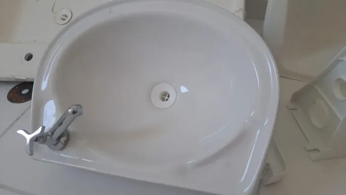Vendo uma pia para banheiro nunca utilizada. 