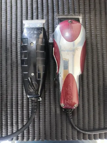Vendo máquinas de barbearia em ótimo estado de funcionamento!!!
