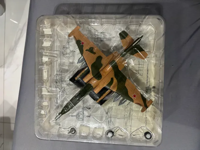 Aviões de Combate SU-25 Altaya 1/72