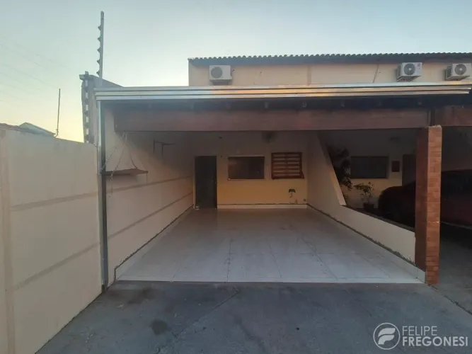 Casa com 2 Quarto(s) e 1 banheiro(s) para Alugar, 50 m² por R$ 1932 / Mês