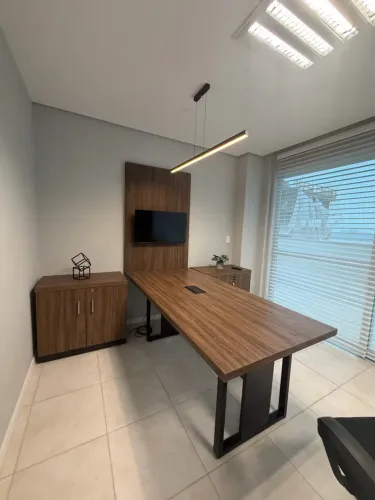 Mesa de reunião escritório + Painel