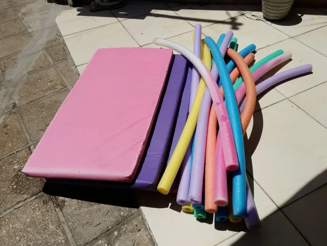 Colchonetes e Macarrões de Piscina - Ótimo Estado (Liquidação)