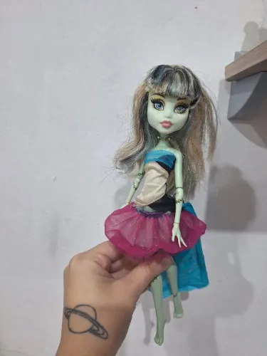 Boneca Frankie Monster High G1 13 desejos