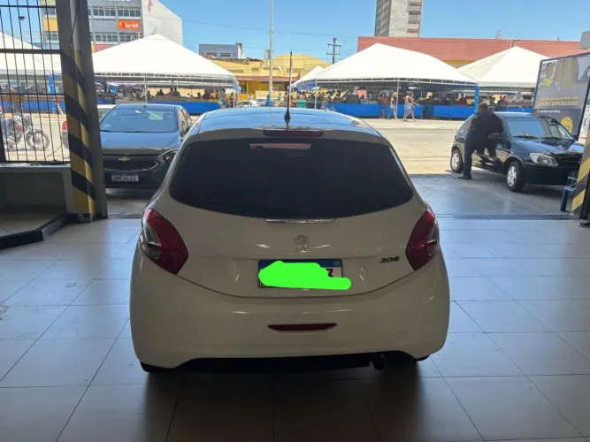 Peugeot 208 Allure 1.5 Flex 8V 5P 2014