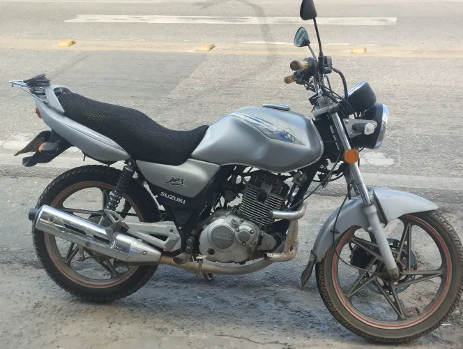 Vendo Suzuki yeis em perfeito estado!