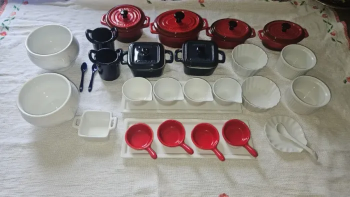 Coleção Petites Casseroles revista Caras (2012)