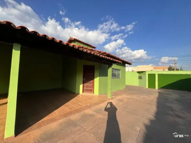 Casa de 2/4 para locação na 606 Sul