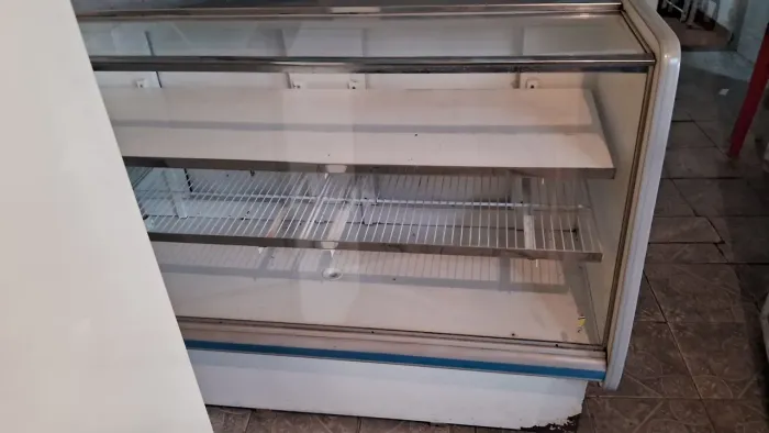 Compre um Balcão Expositor refrigerado. Ideal para exposição, conservação de produtos.