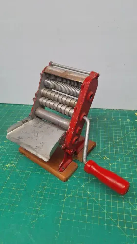 Linda máquina de macarrão Florença