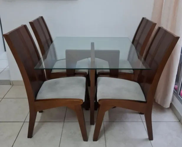 Mesa 4 cadeiras madeira maciça 1x1