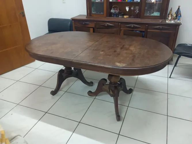 Mesa extensível para até 10 lugares