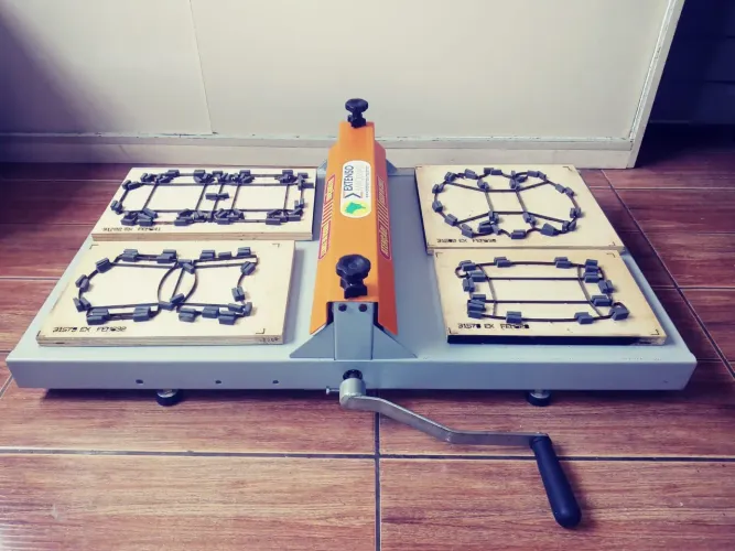 Máquina de corte e vinco - 50cm + kit Delivery com 4 facas - marca Extenso