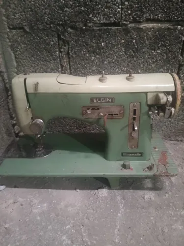 Máquina de costura Elgin para colecionadores 