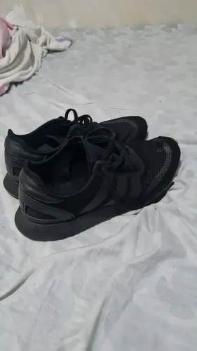 Tênis adidas