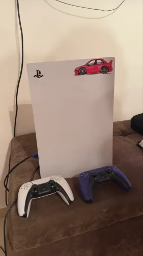 PlayStation 5 com 2 controles e 6 jogos fixos