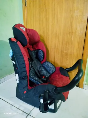 Cadeirinha pra carro Burigotto reclinável suporta 25 kg