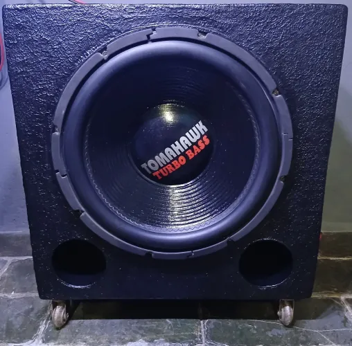Subwoofer tomahawk