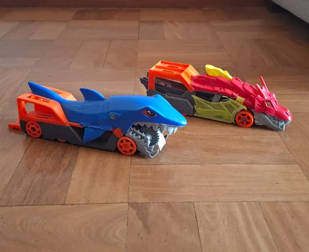 Hot Wheels Guincho Tubarão e Reboque Dragão