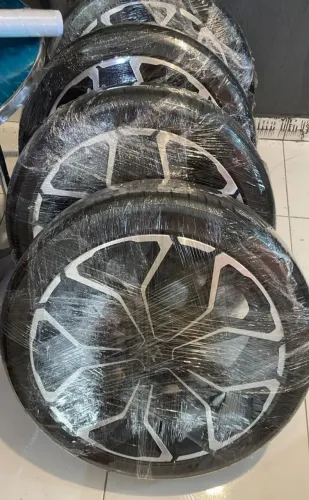 Vende-se Rodas esportivas com pneus