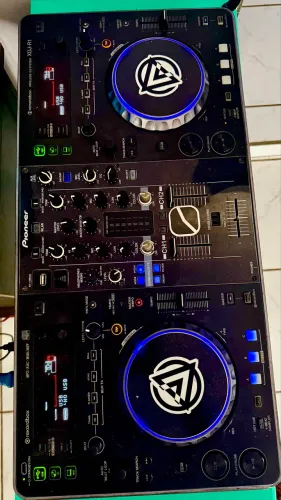 Controladora Pioneer XDJ-R1