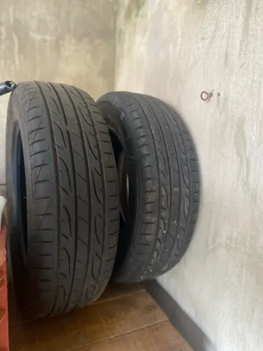 VENDO 2 PNEUS 185/65 R15 SEMINOVOS