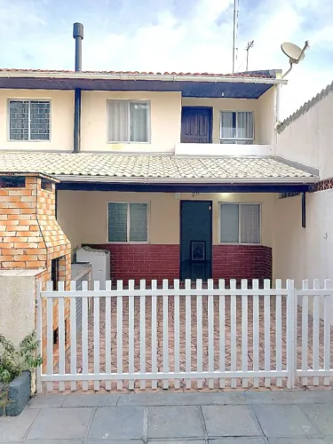 Sobrado em Guaratuba/PR, 2 quartos, 3 quadras da praia, excelente localização