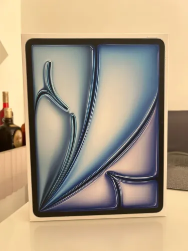 iPad Air M2 de Wi-Fi + CHIP , 13 Polegadas. LACRADO 