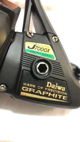 Molinete de pesca J7000
