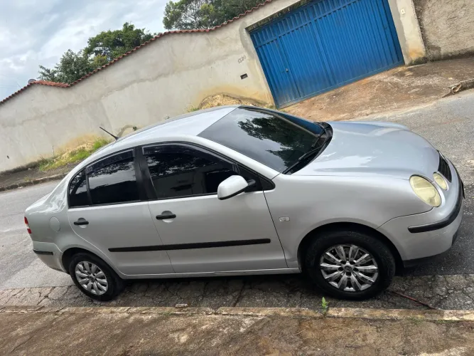 Volkswagen Polo Sedan 1.6 MI 101cv 8V 4P 2004