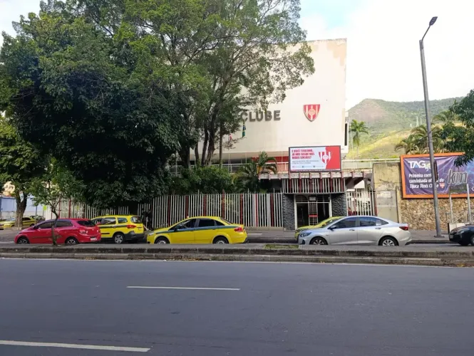PASSAGEM DE PONTO DE SUPER LOJA COM 150m² LOCALIZADO NA RUA CONDE DE BONFIM AO LADO DO TIJ