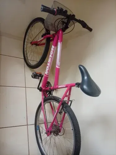 Bicicleta Rosa com marcha