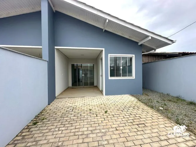 Casa com 2 quartos, suíte e amplo terreno para locação anual em Itajuba Barra Velha/SC