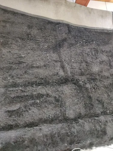 Tapete lindo preto 210x1,50- só precisa mandar lavar