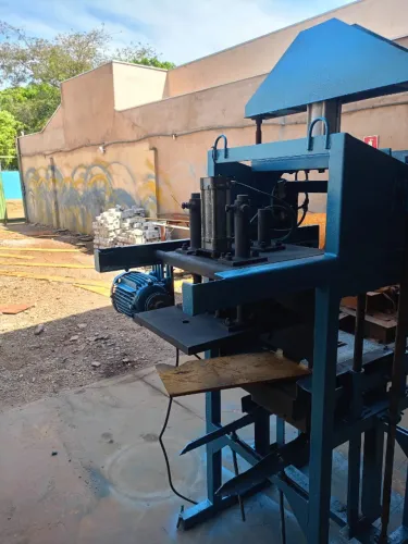 Máquina de blocos pneumática LX3000