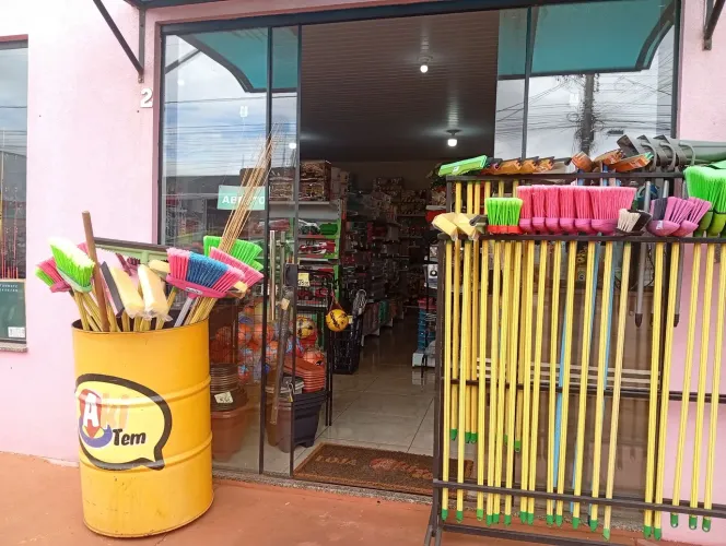 Vendo mercadorias pra loja de variedades