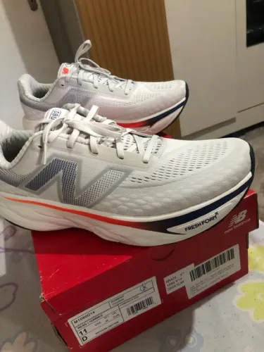 Tênis New Balance tam.43