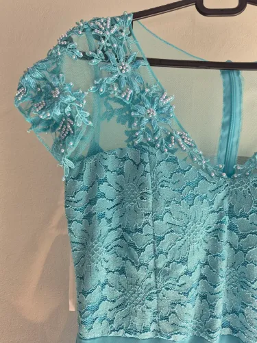 VESTIDO DE FESTA AZUL/TURQUESA ?