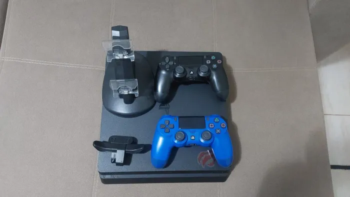 Vendo PS4 1tb novo com dois controles