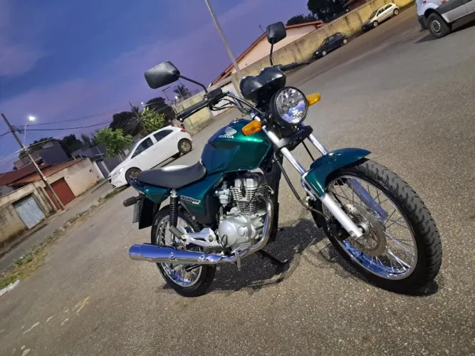 CG 150 impecável